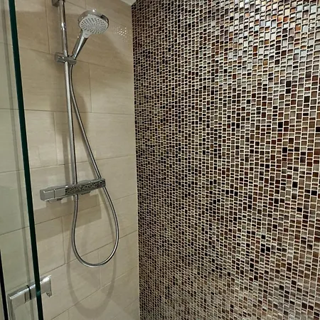 La Source 83 - Close To St Tropez לינה וארוחת בוקר קוגולין