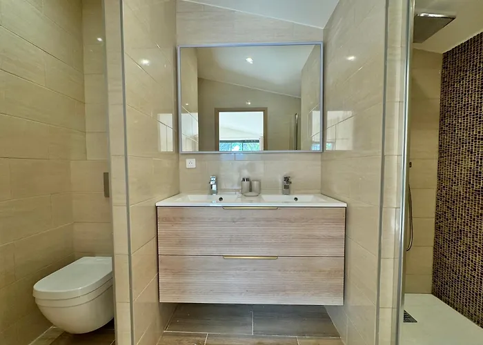 La Source 83 - Close To St Tropez فندق مبيت وإفطار كوغولين