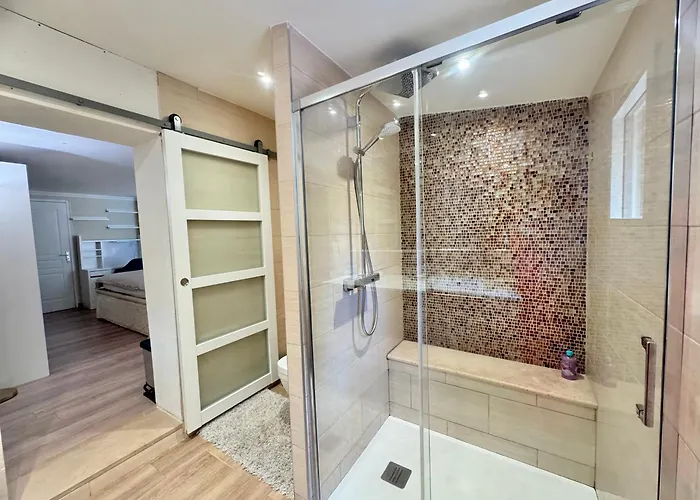 فندق مبيت وإفطار La Source 83 - Close To St Tropez 4*