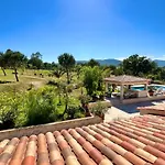La Source 83 - Close To St Tropez Couette-café