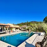 Couette-café La Source 83 - Close To St Tropez 4*
