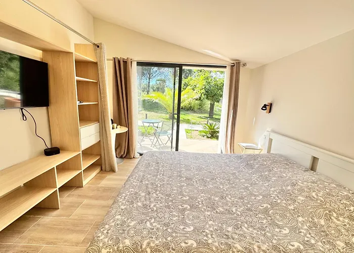 La Source 83 - Close To St Tropez B&B 코골렝